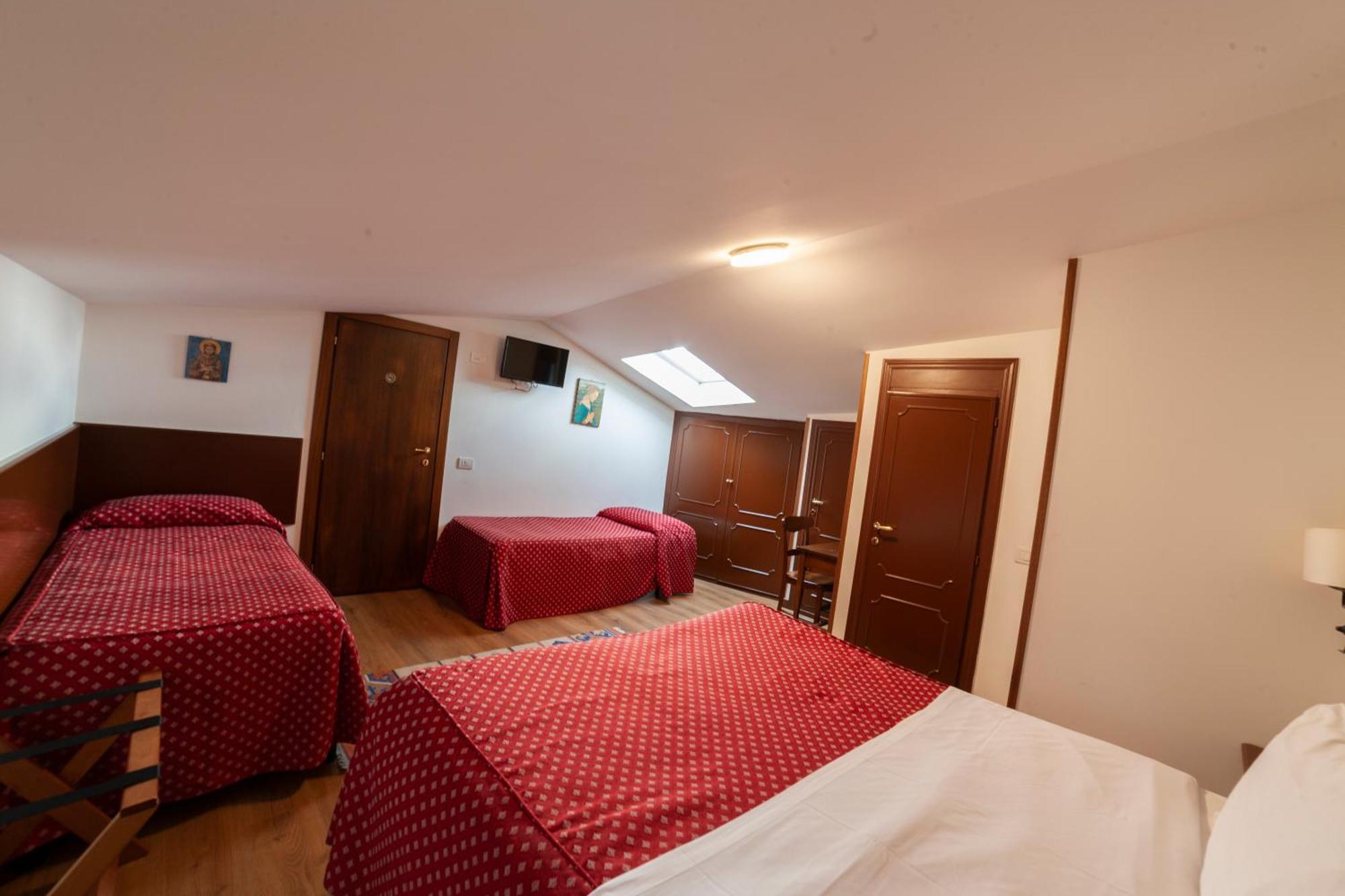 Hotel Pax Ασίζη Εξωτερικό φωτογραφία