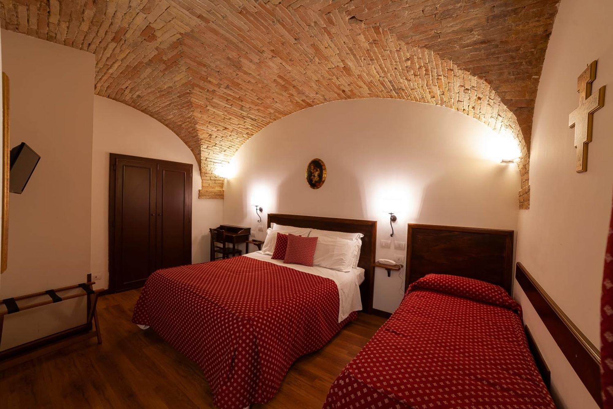 Hotel Pax Ασίζη Εξωτερικό φωτογραφία