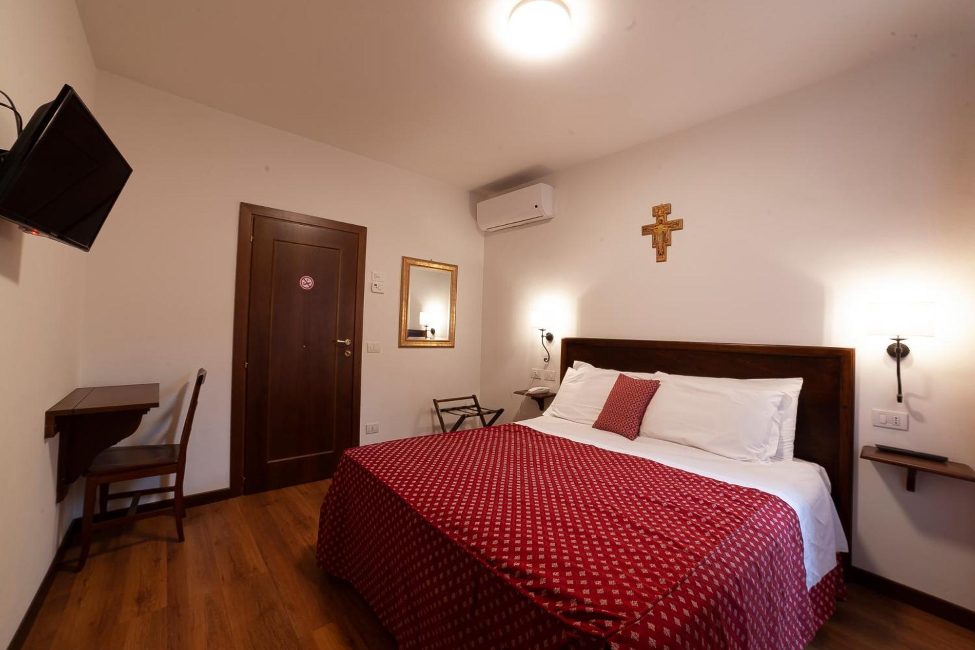 Hotel Pax Ασίζη Εξωτερικό φωτογραφία