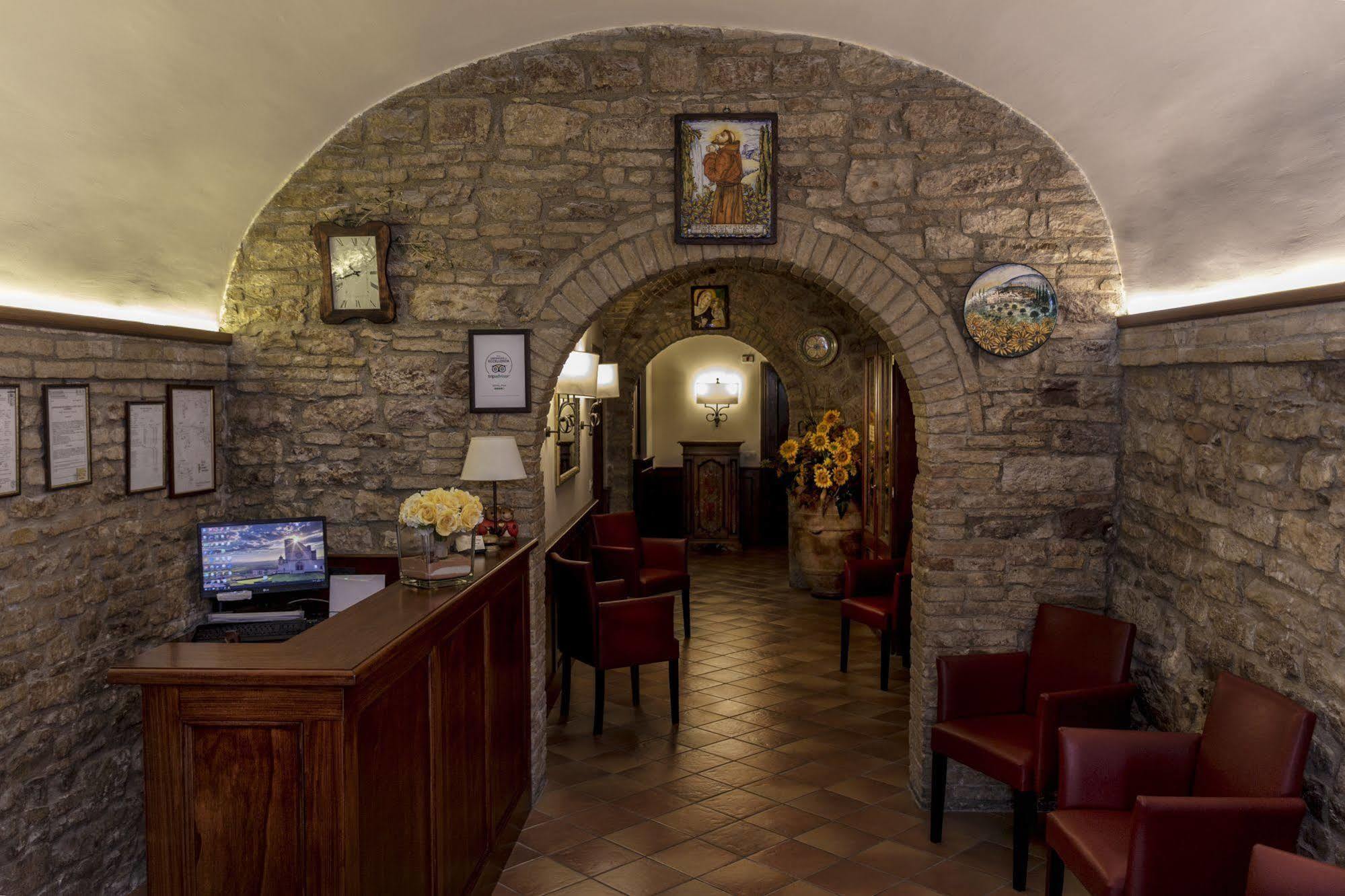 Hotel Pax Ασίζη Εξωτερικό φωτογραφία